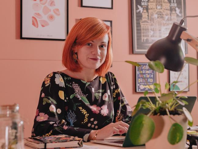 chloé guibert de jolies villes à son bureau 